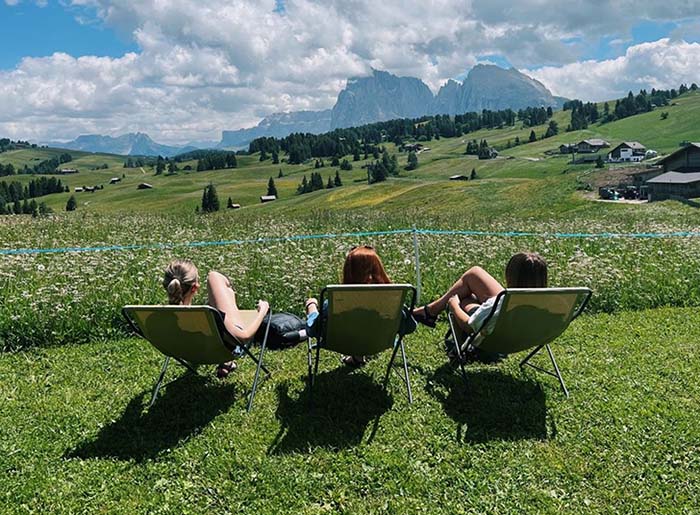 Abstract rectangle artwork on Sandy Mitsch's website